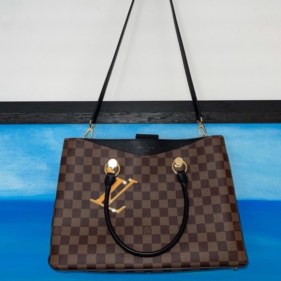 👜 Louis Vuitton Riverside Handbag 👜 MAKE AN OFFER! - Picture 9 of 16
